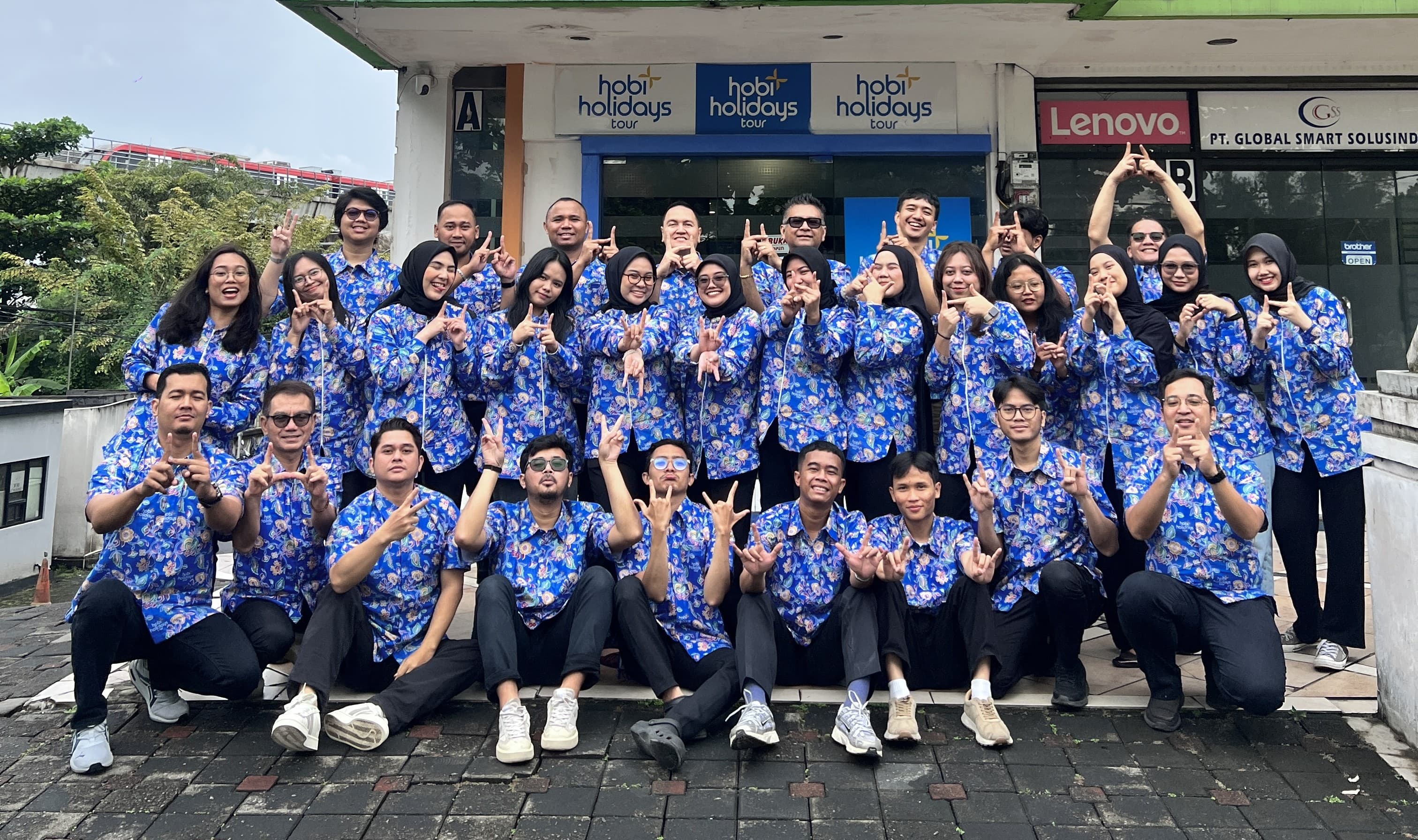 Keluarga Besar PT Semesta Hobi Wisata